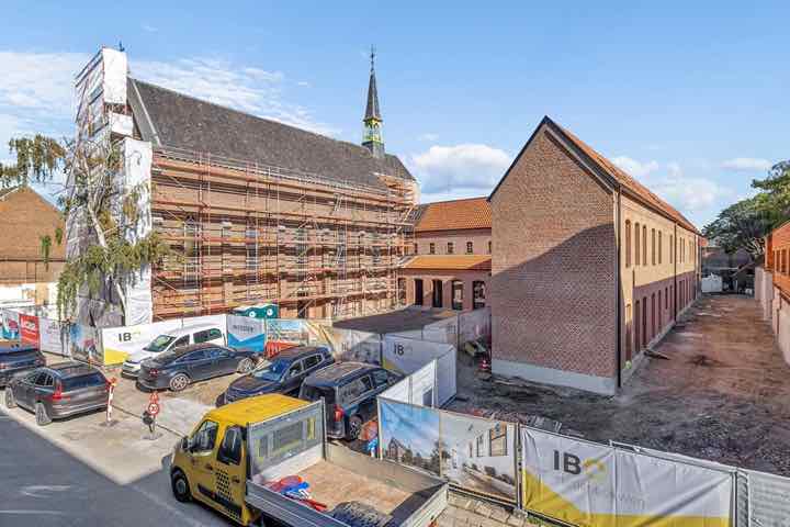 Stellingen aan het klooster
